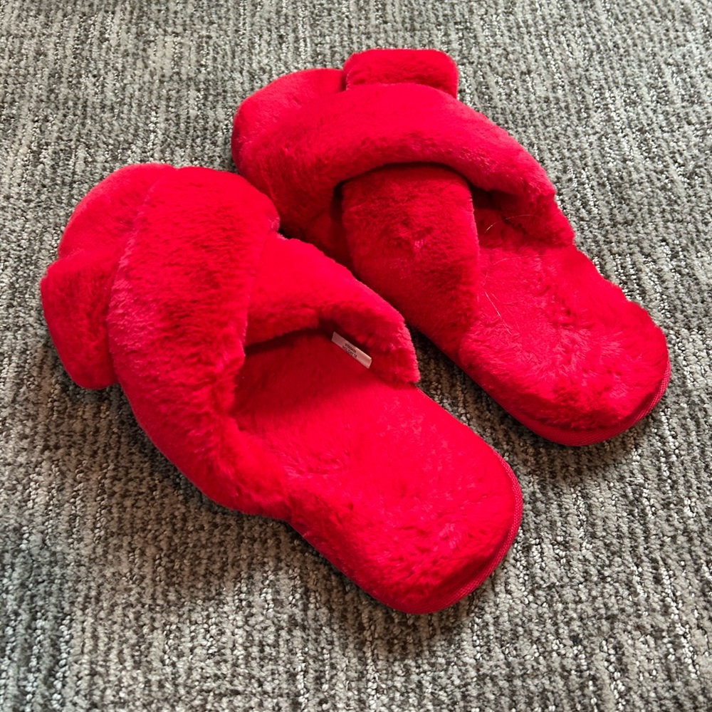 GAP Love by GAP Cozy Red Fuzzy Slippers 9 / 10 !